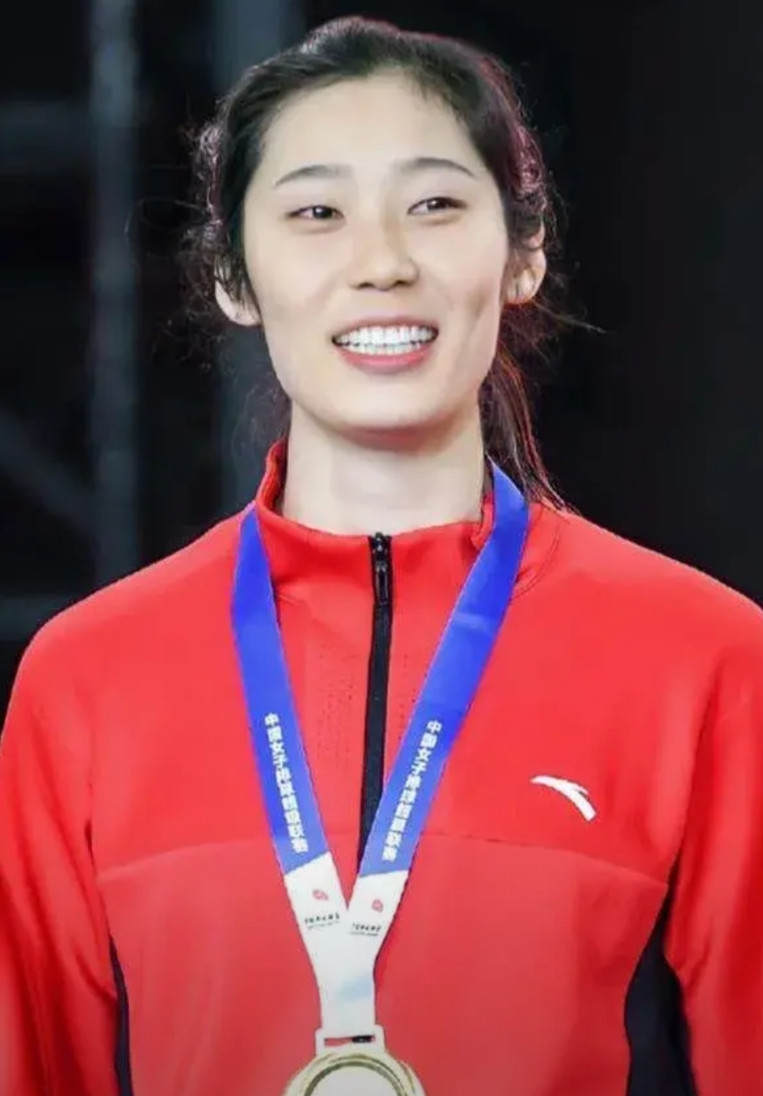 【女排世联赛，兵败思良将】昨晚比赛可以看出，中国女排明显攻击力不足，而二传已经
