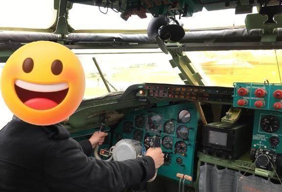 俄罗斯图-95战略轰炸机座舱细节照片拍摄于几年前莫斯科郊外Мониноаэр