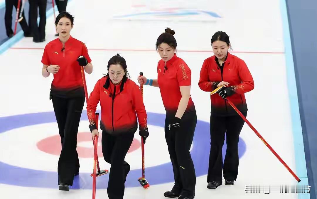 泛大陆冰壶锦标赛金牌赛，由王芮、韩雨、董子齐、姜嘉怡组成的中国队以7-6力克传统