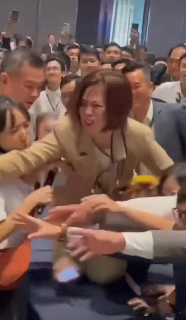 越南是否会重走我们二十年地产的路线？熟悉的画面熟悉的手法熟悉的配方，这是越南某楼