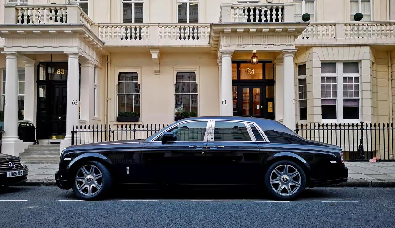 劳斯莱斯、宾利这类车，到现在也没把真正的智能驾驶当个正经事来做。我查过，去年