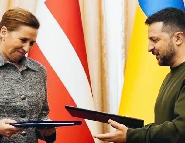 丹麦首相弗雷泽里克森的表情是在憋着不好意思笑吗？弗雷泽里克森和泽连斯基签署的什