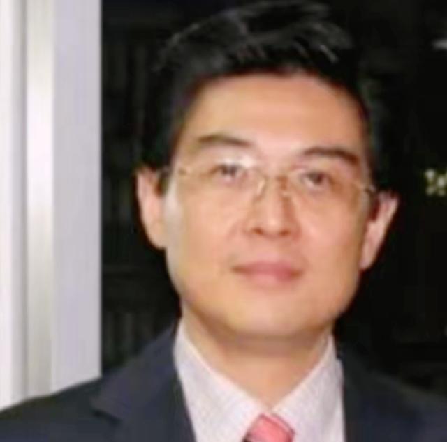 1976年，毛主席病逝后，北京一中学生哭着跑到班主任办公室：“老师，我外公去世