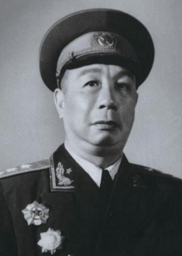 1980年，开国上将陈士榘与妻子范淑琴经法院调解，正式离婚。两人养育了六个子女