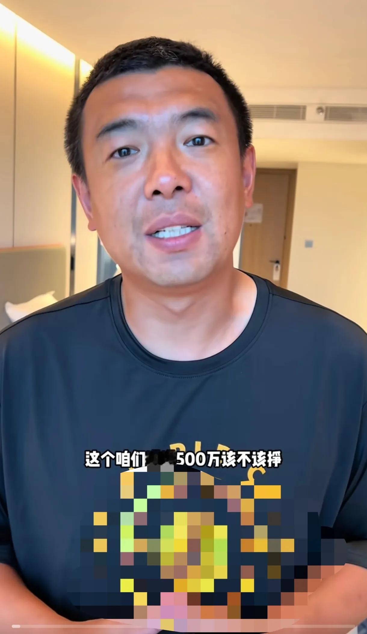 我非常认同前国脚徐亮所说，现在国脚最高年薪才500万，如果还要降薪降到300万，