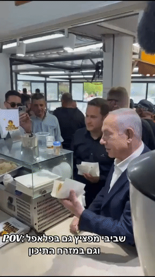 以色列🇮🇱总理内塔尼亚胡在快餐店买了一份快餐正要结账付款的时候，结果却遭到了
