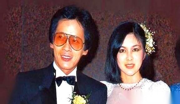 一个大男人，被全香港媒体追着屁股后面笑话，说他“咏鹅技术不行”。这得多扎心。