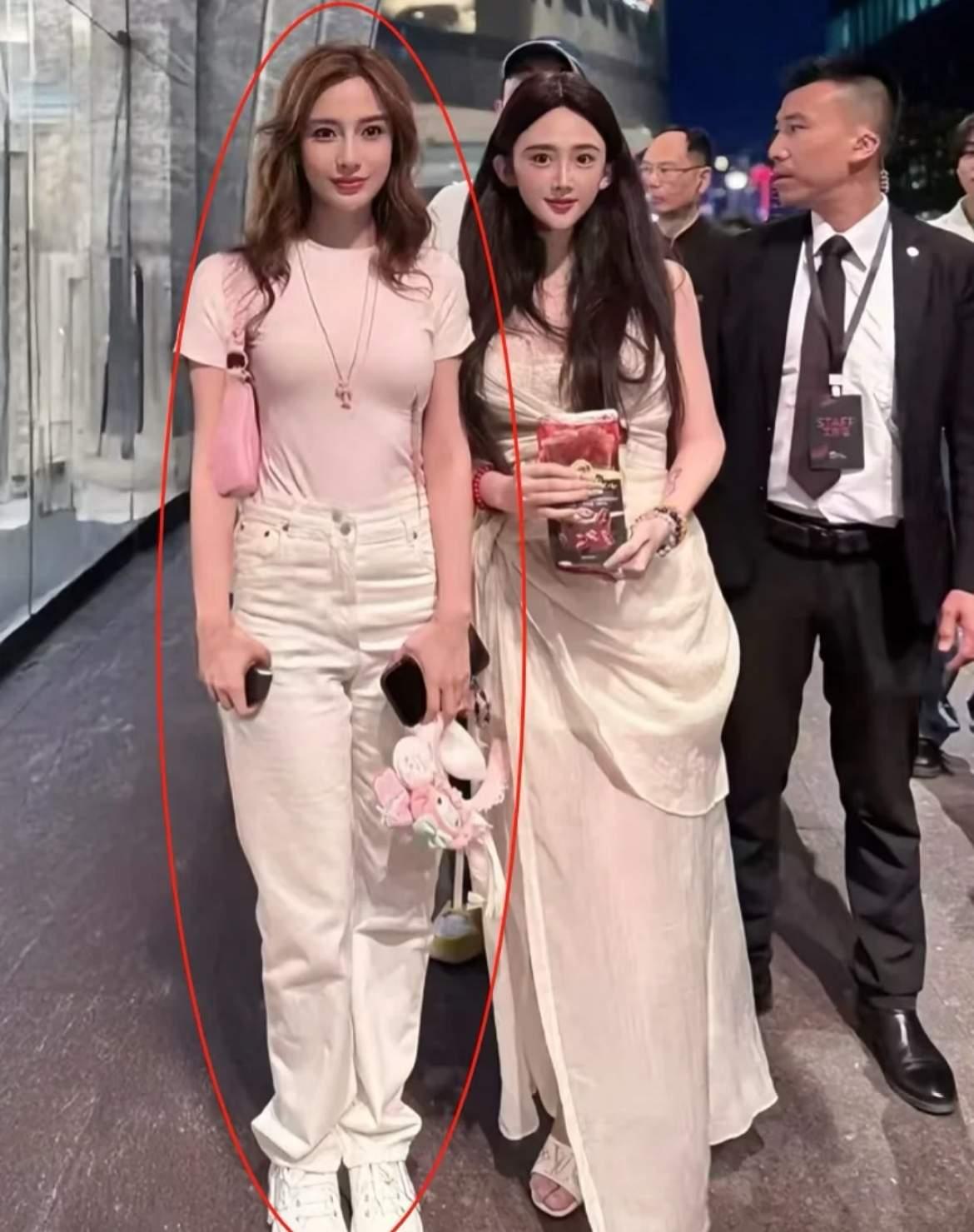 网红脸也是有高低之分的，杨颖就这脸比旁边那个科学怪人好看多了，正常多了……虽