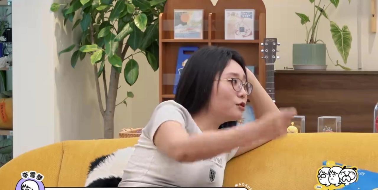 李雪琴笑着问尚雯婕：“你要跟吴彦祖正面比拼吗？”尚雯婕连说了两个“比不了”后，看