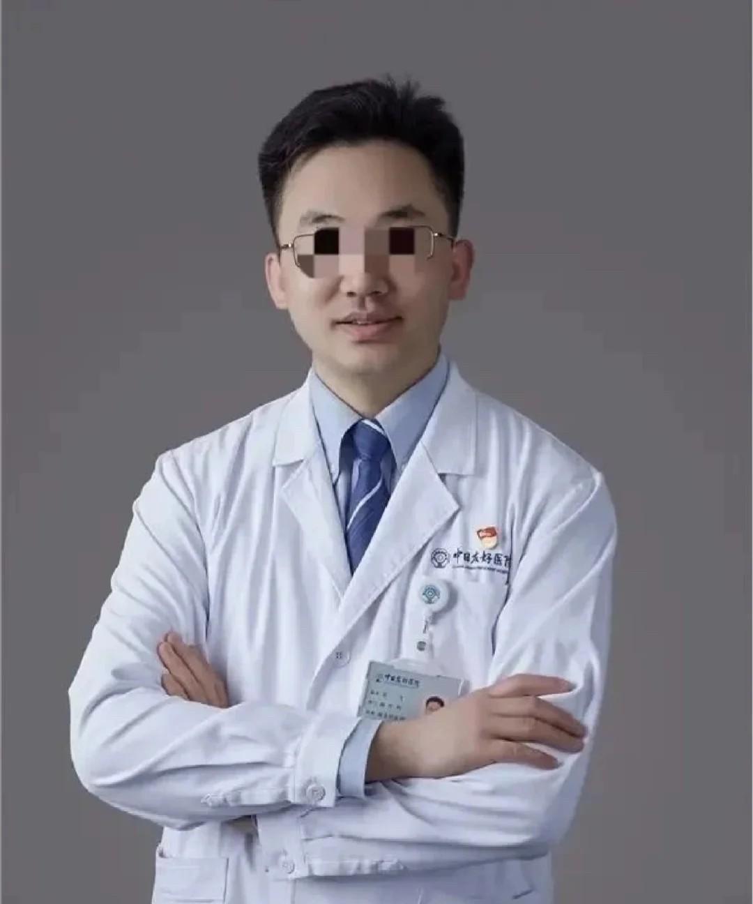 像肖飞这样的医生，年收入大概多少？他是胸外科副主任医师，而且发现一个点，很奇