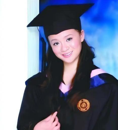 “我宁愿在美国住下水道，翻垃圾！也不回中国！”谁能想到，说出这句话的人，竟然曾是