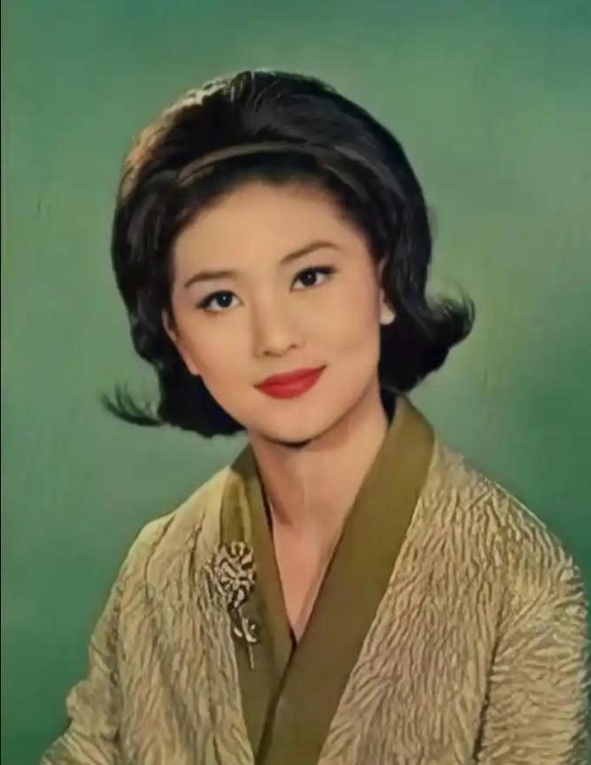 美女明星的婚姻通常非常的坎坷，美了一辈子的苗金凤亦是如此，虽然一直不顺利，但是活