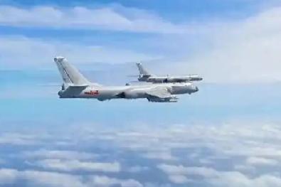 轰6k飞进菲军演划设区，解放军用行动宣示主权！1月31日，新加坡《联合早报》