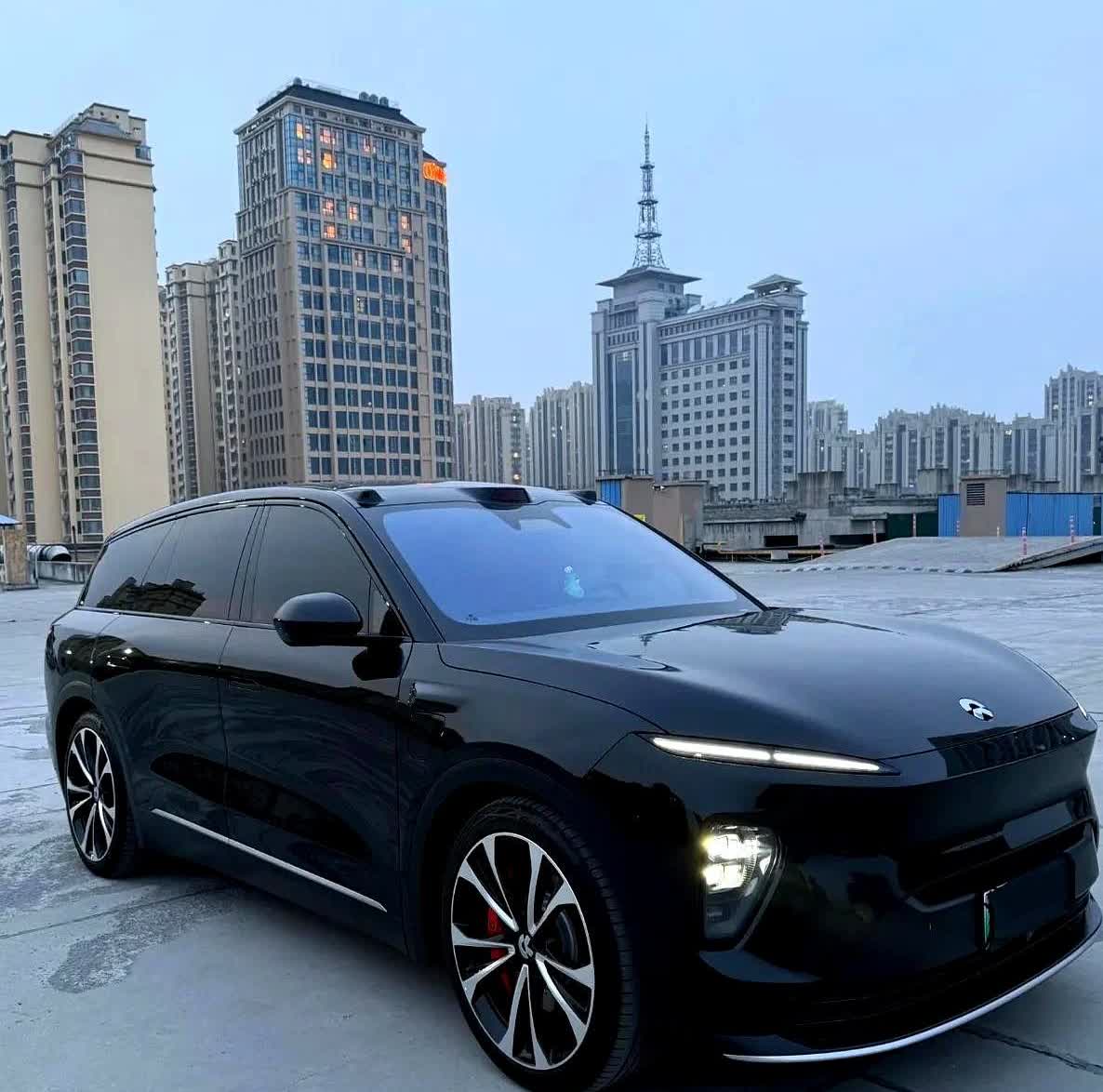 一口气把i8、L9、m9、9x全说成“透心凉”，蔚来把ES8摆上桌，摆明了要抢M
