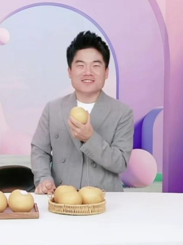 陕西直接把10月6日的中秋诗会给剧透了，有三个重点，董宇辉这几天录视频估计得忙翻