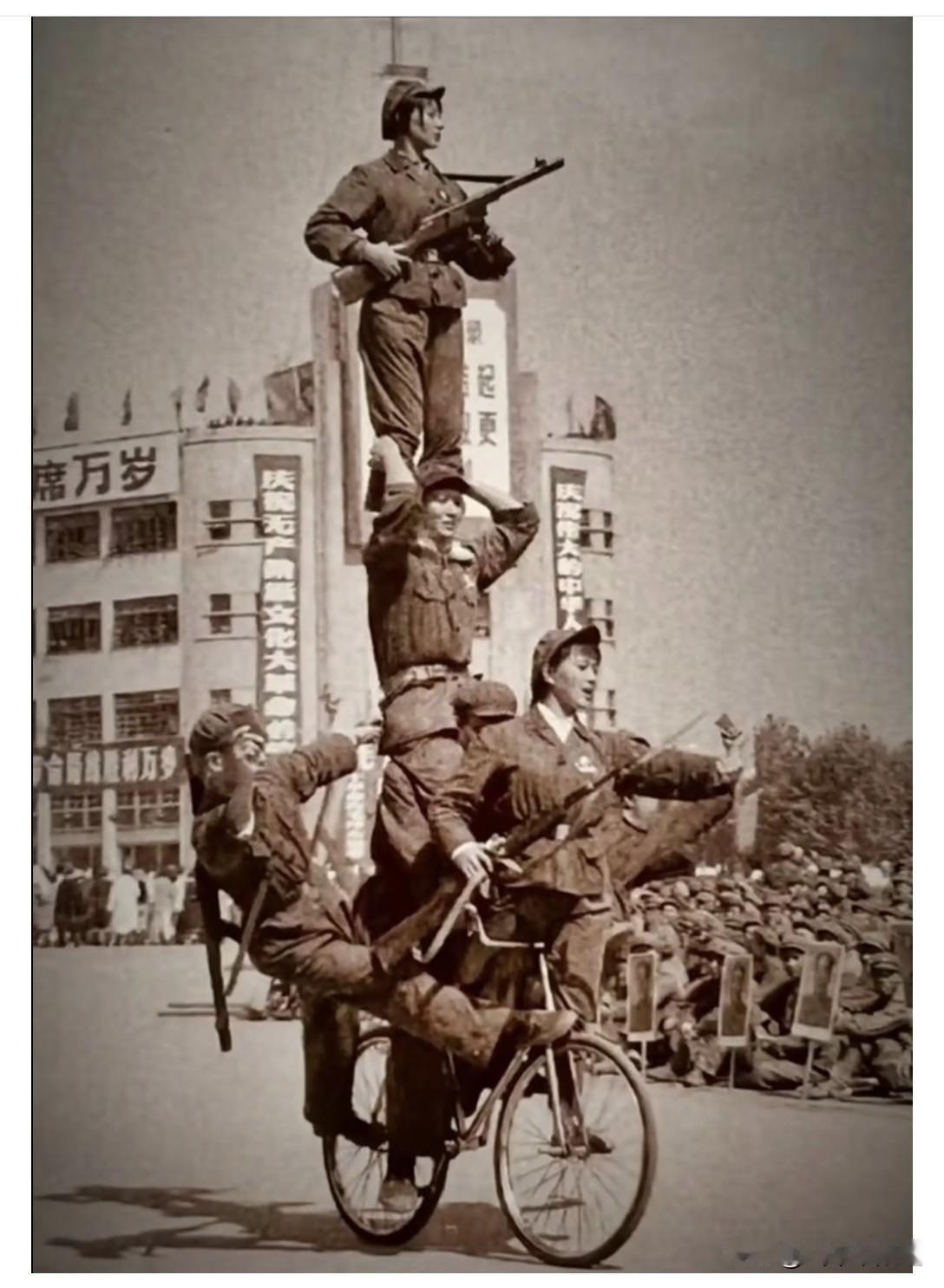 仿佛一种错觉，不相信眼前的照片是真的查询一下才知道，车技表演各大军区杂技团都有