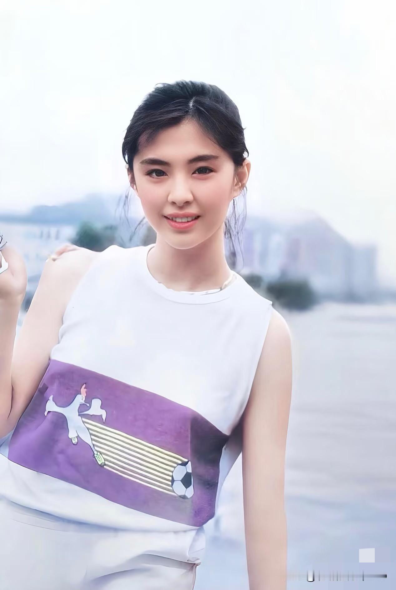 18岁王祖贤旧照，相貌清纯甜美