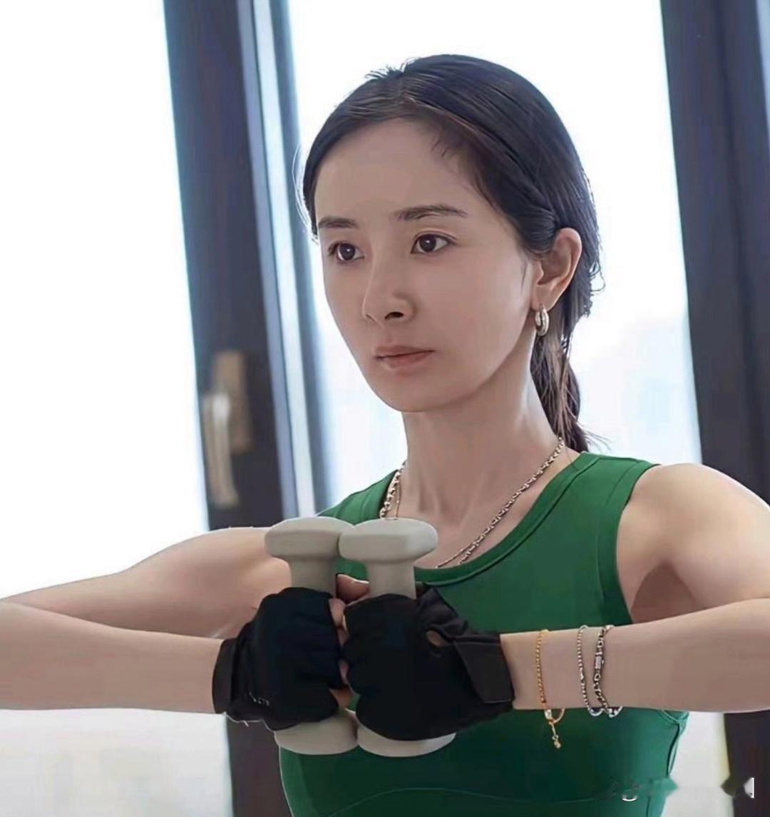 杨幂不化妆竟然是这个样子，太佩服了！