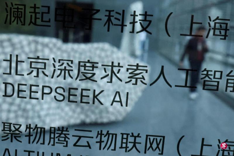 深度求索（DeepSeek）创办人梁文锋的净资产在一年内从10亿美元增至395亿