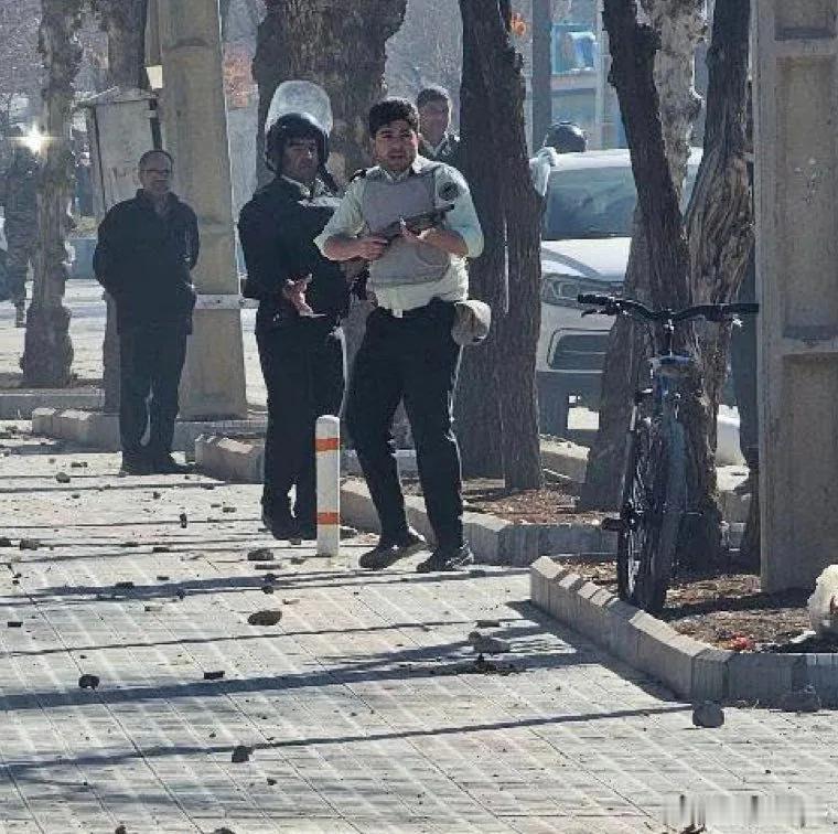 伊朗神权这次的挑战已经进入第6天，现在有只少6人因此身亡。145万本币兑换1美元