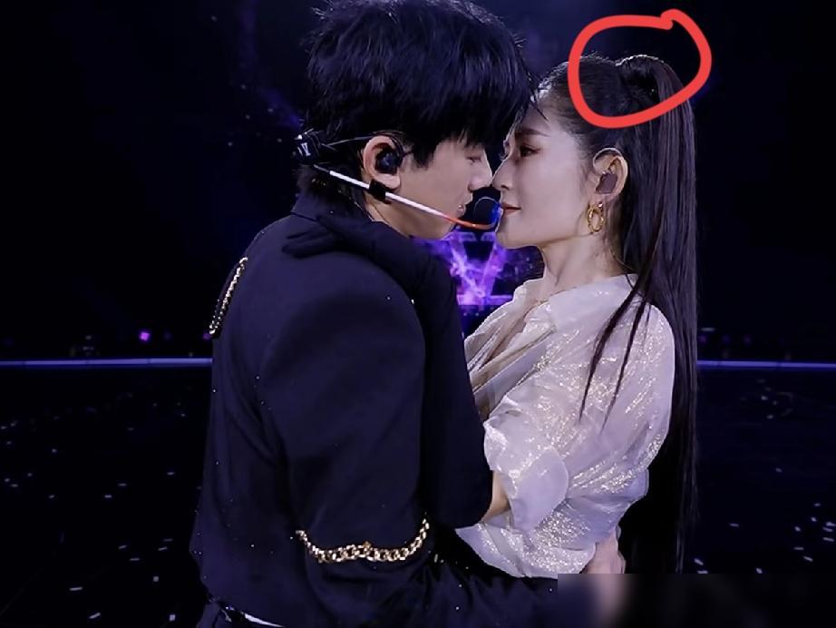 大家有没有觉得谢娜有些不对劲她都44了，最大的孩子也已经7岁了，但她身上居然看不