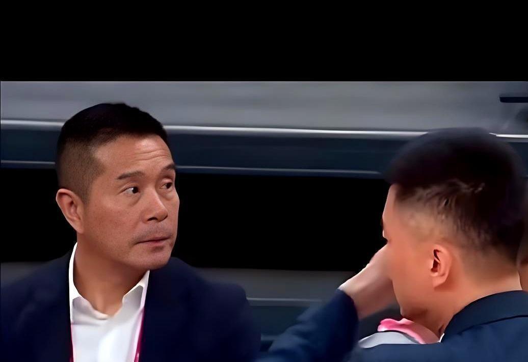 陈海涛这步棋走得够绝，杜锋刚走，他反手就掏出亚科夫列维奇加贝罗卡尔的王炸组合。昨