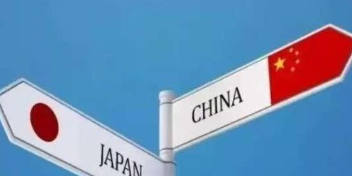 一位新加坡网友表示，日本之所以敢屡屡挑衅中国，丝毫不惧怕中国，并非仅仅是美国的挑