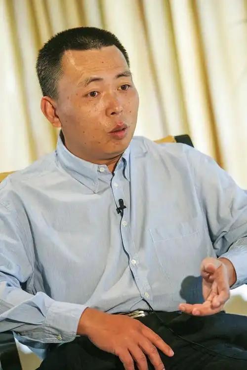 凌晨一点，段永平的直播回放像弹幕一样在我脑海刷屏：离开小霸王是因老板把股份一缩再