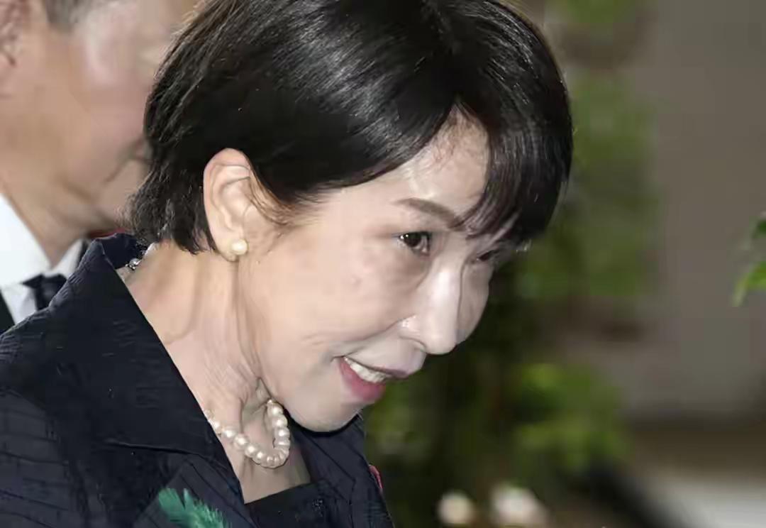 日本政客公然拜鬼，它默不作声；日本部署中程弹道导弹，它默不作声；日本驱逐