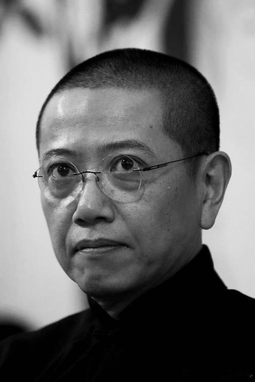 不要说政治与你无关，除非你打算像猪一样的活着，不然政治会随时来找你的麻烦；不要说