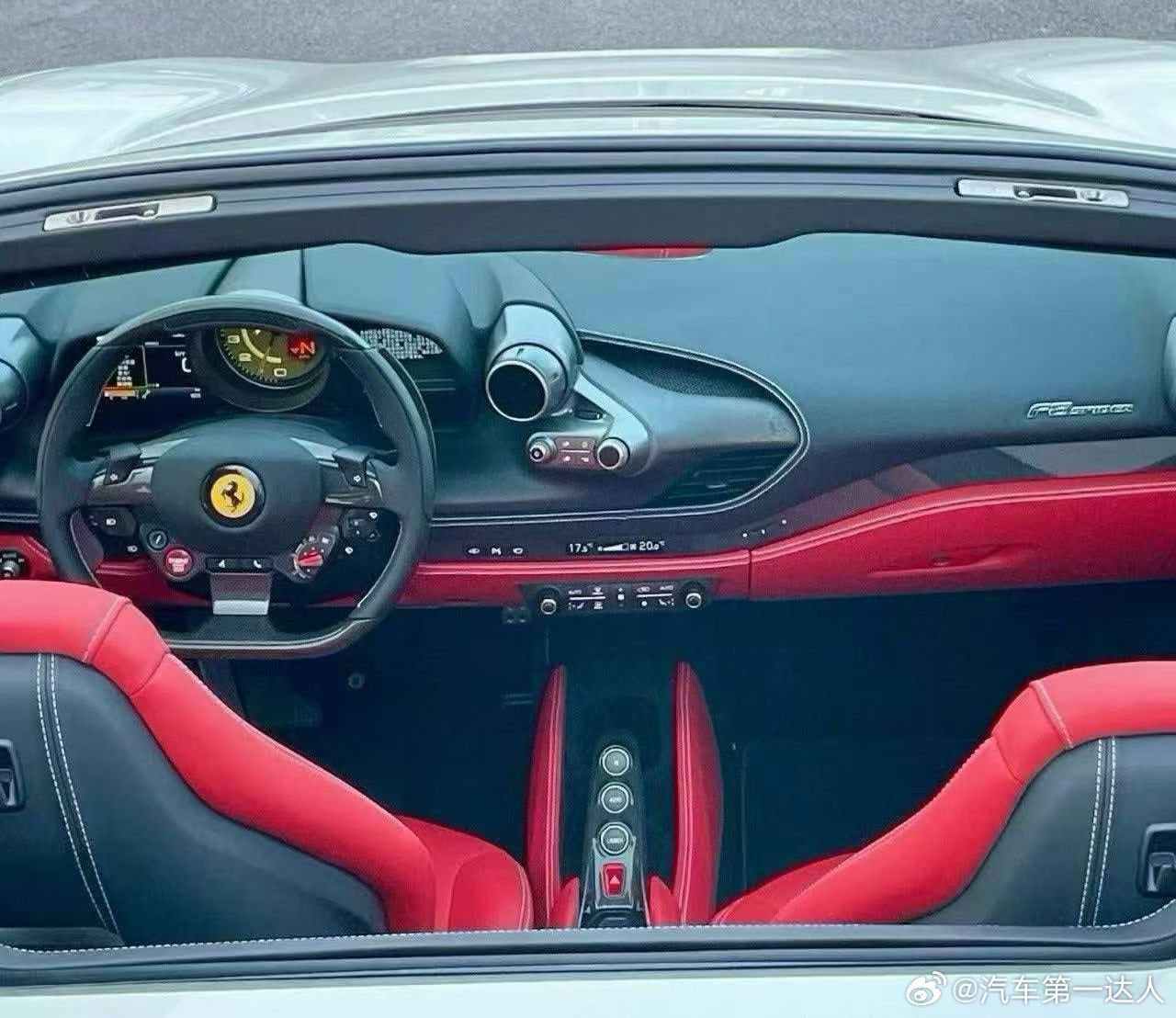法拉利F8Spider22年上牌，6800公里
