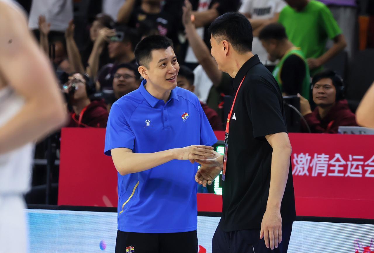 杜锋：鸣哥，只赢你30分，够给面子了吧？？杨鸣：得了吧你，要不是我第三节撤下主