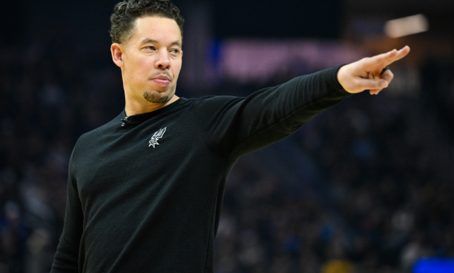 马刺为什么打不过尼克斯，马刺主帅米奇一席话说的很实在NBA总决赛G1的比赛落下