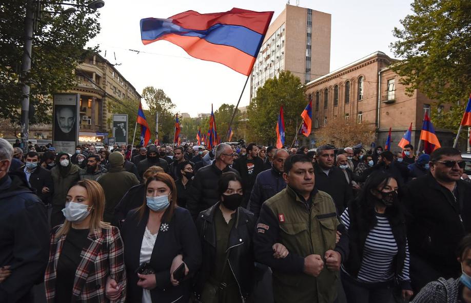 一个国家能蠢到什么地步？看看瑞典就懂了，三十年前，瑞典人均GDP高达3.2万美元