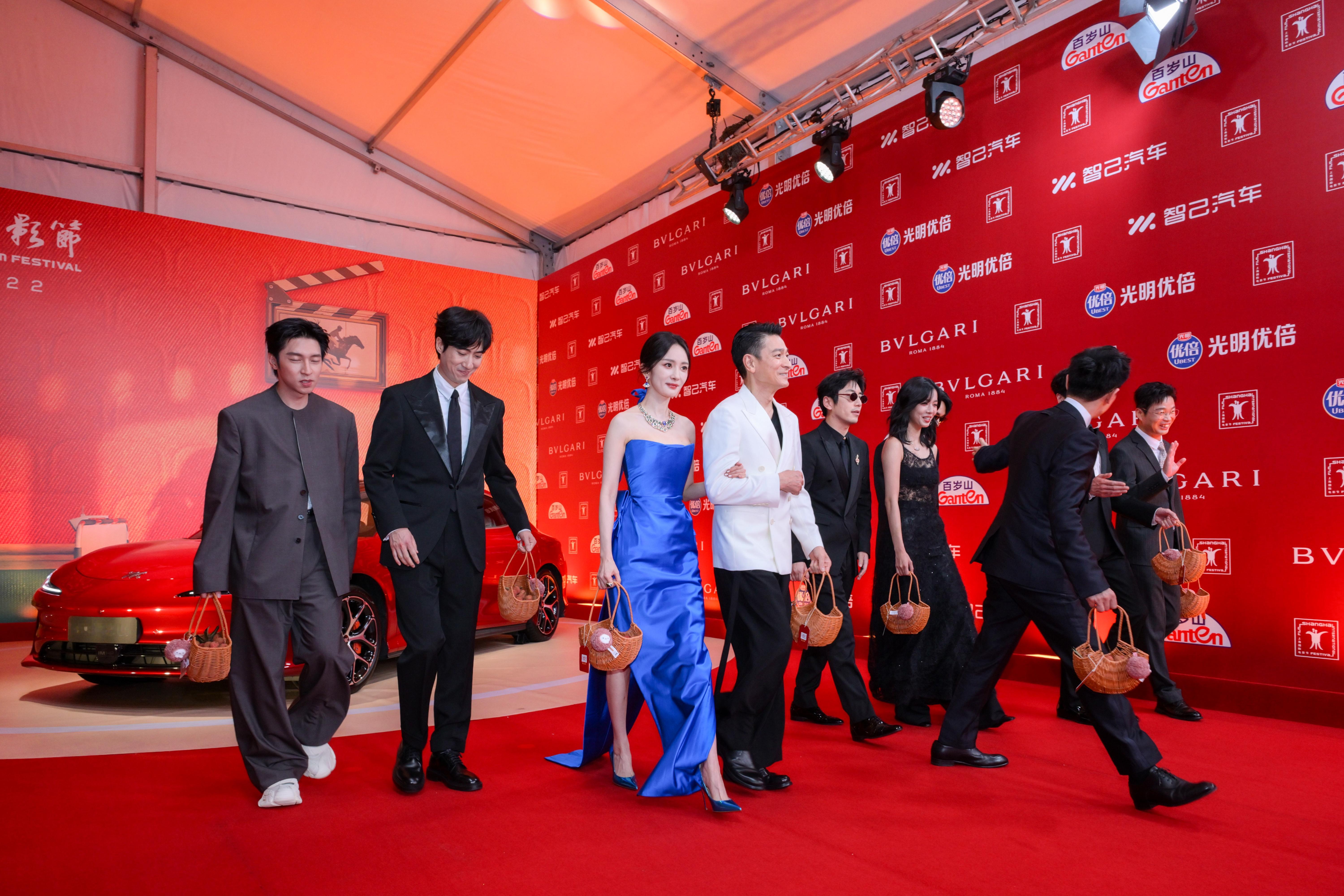这组群像闪闪发光！属于电影人的时刻[抱抱]主演电影票房78.15亿元，位列中国