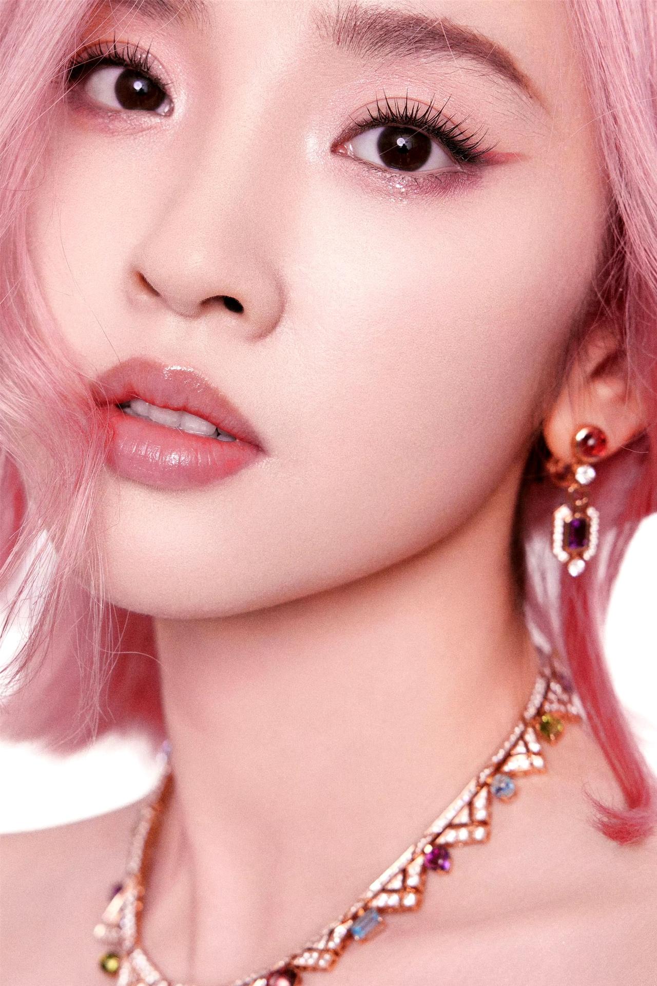 唐艺昕粉发造型封神！甜妹变辣妹太惊艳了！真的被唐艺昕这组粉发造型狠狠惊艳到了