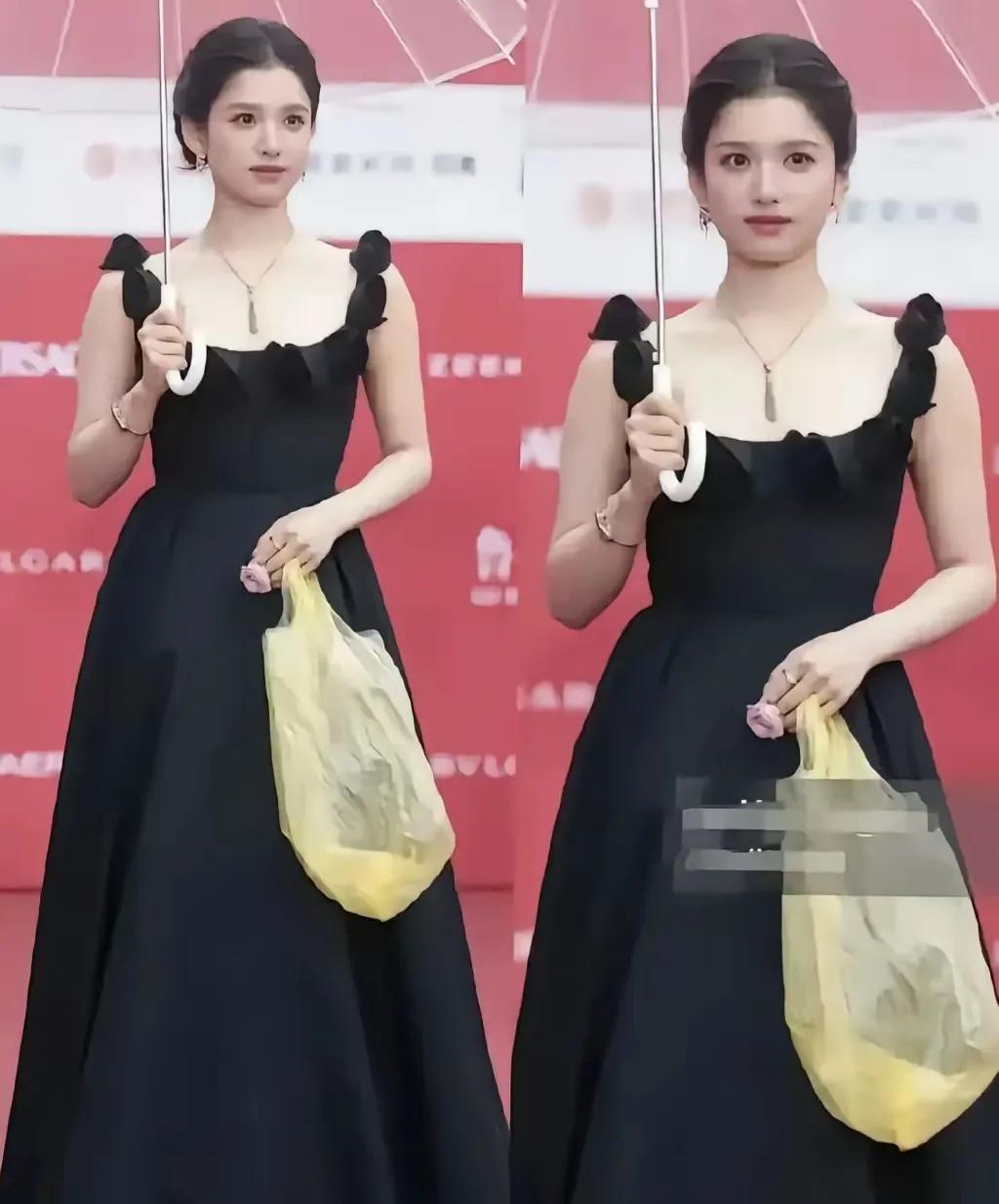有钱人真好骗，巴黎世家又出幺蛾子，据说，这么一个破袋子要90万。有钱人真是太好