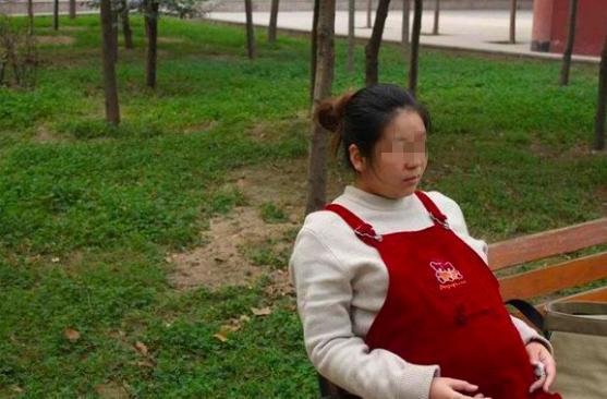 产妇顺产同卵4胞胎, 孩子爸却说他不要, 医生: 幼稚!