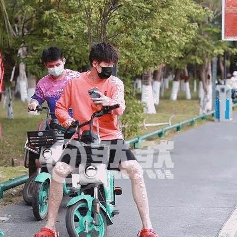 林诗栋在王楚钦还小的时候就跟着他了吗？