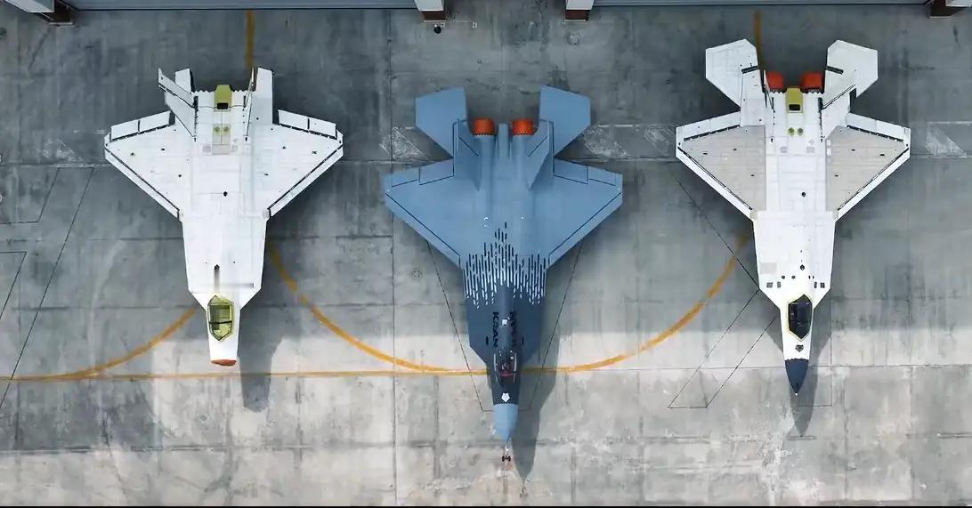 土耳其“可汗”隐身战机原型机三机同框。全球都在跟风上马五代机，就是不知道能不能