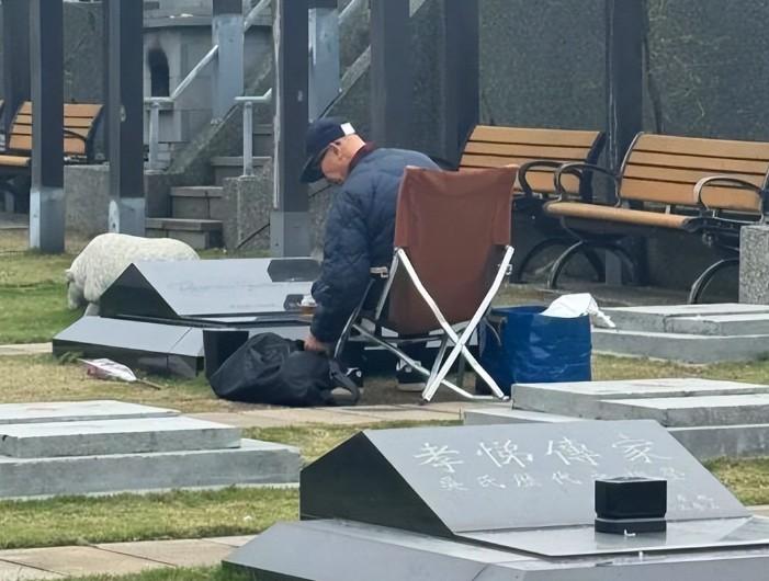 具俊晔仍未离开台北？ 小S称姐夫一直在坚持画大S，现在总算是慢慢走出来，开玩