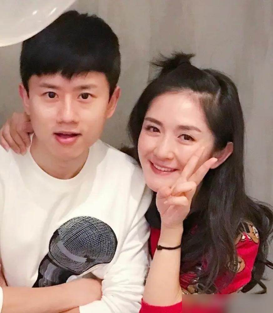 谢娜被骂“抠门鬼”7年，真相居然是弟弟闯的祸？2019年录综艺，谢娜刷卡失