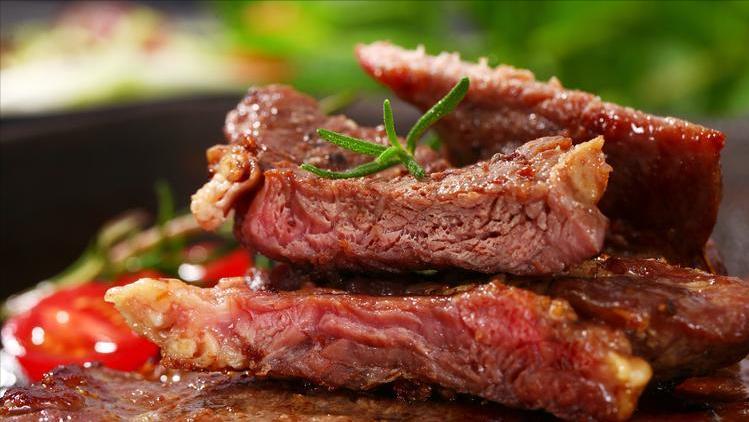 吃肉致癌是真的！内科医生提醒：最易致癌的肉，不是腊肉香肠很多人一听吃肉致癌，