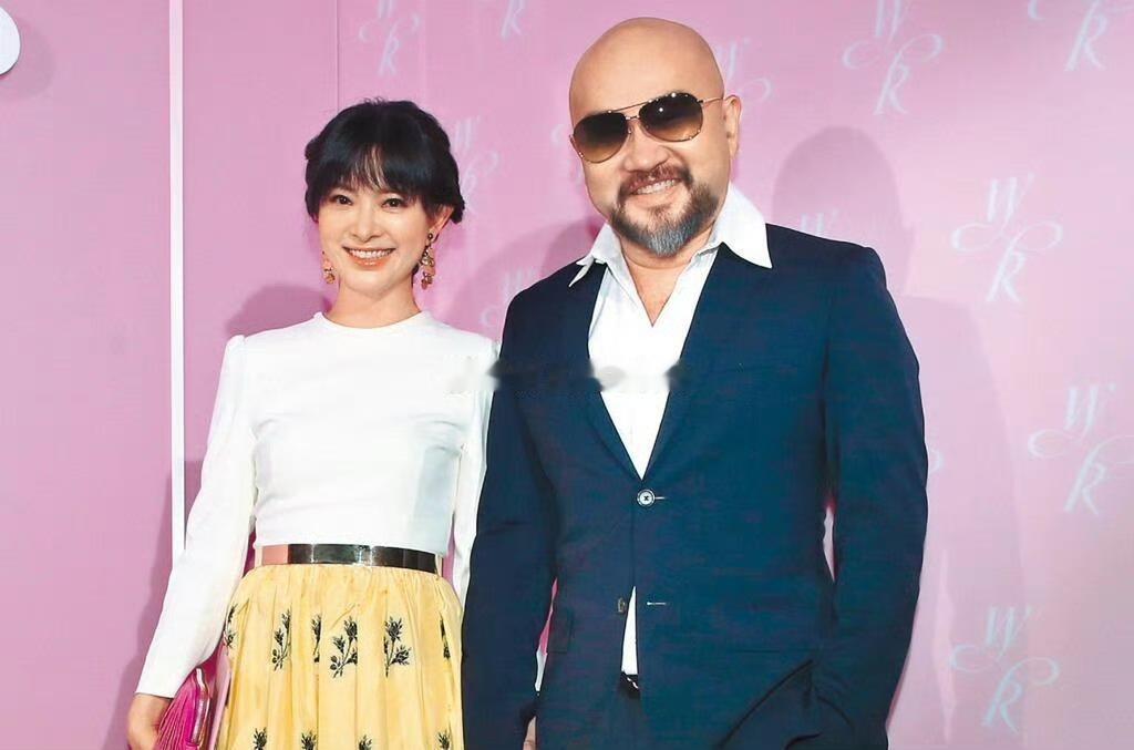 刘真去世5年，辛龙也消失了5年，独自抚养女儿，如今以一首新歌《春暖花开》回归大众