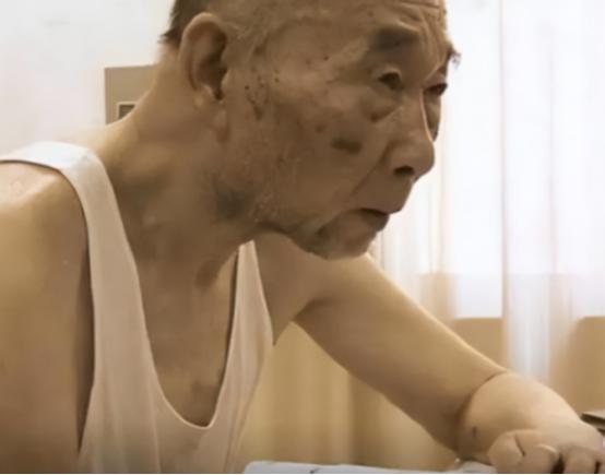 中国导弹为什么如此精准？全靠这位身穿5块钱背心的老人！他曾用18月就破解了“钱学