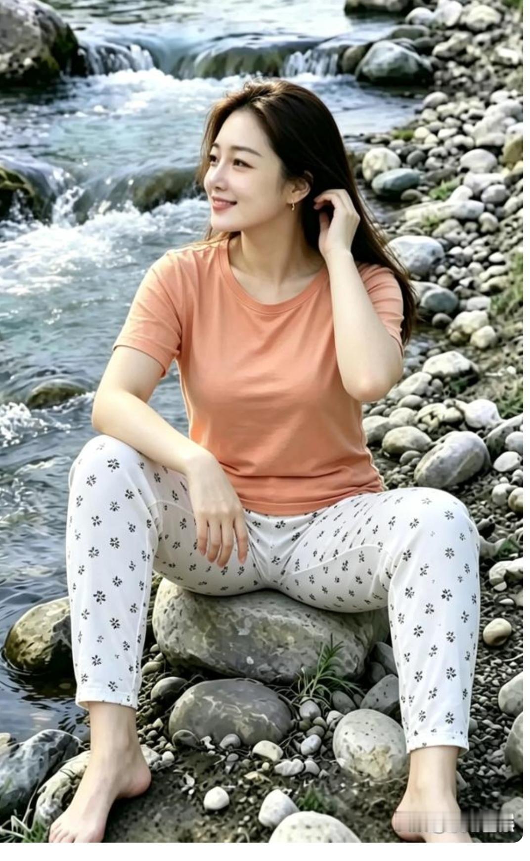 心灵短笛美女散步小河边，走累了。鹅卵石上坐一会儿。脱鞋放松一下脚。青青河水，哗