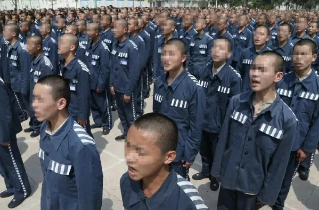 服刑人员的生理需求怎么办？十几个人挤一个监室，没有任何私人空间，夫妻之间的