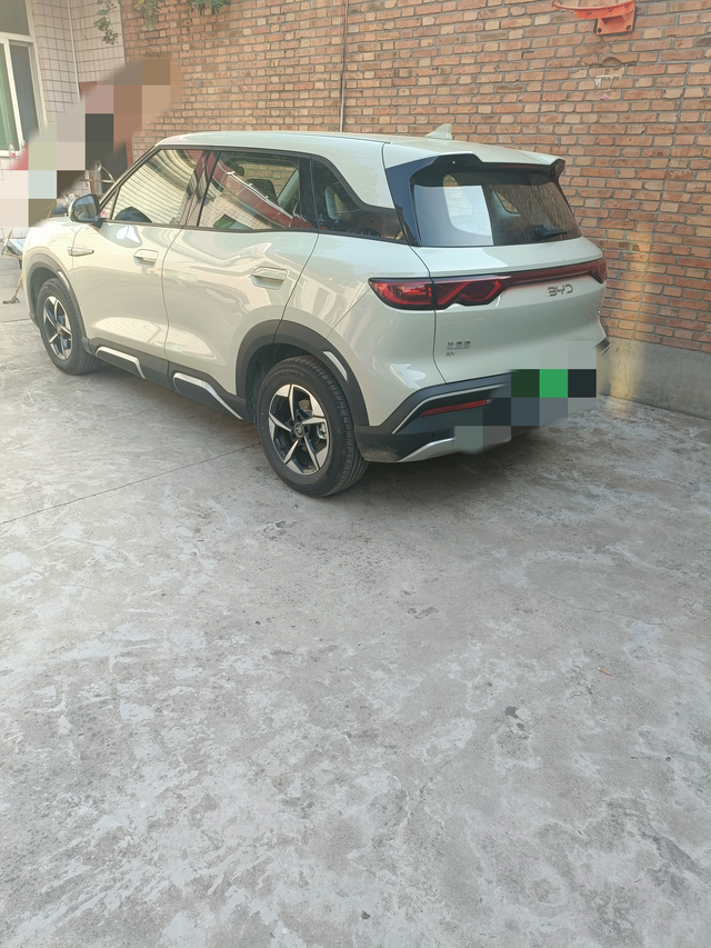 元UP提车本来是想买一台混动，正好宋ldmi刚上市。于是没有任何计划的去了保定