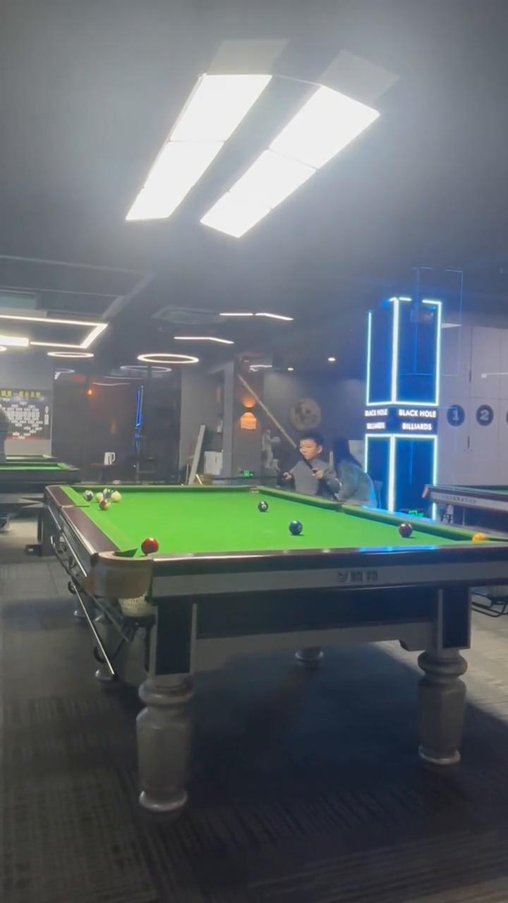 白天眨眼睛了。