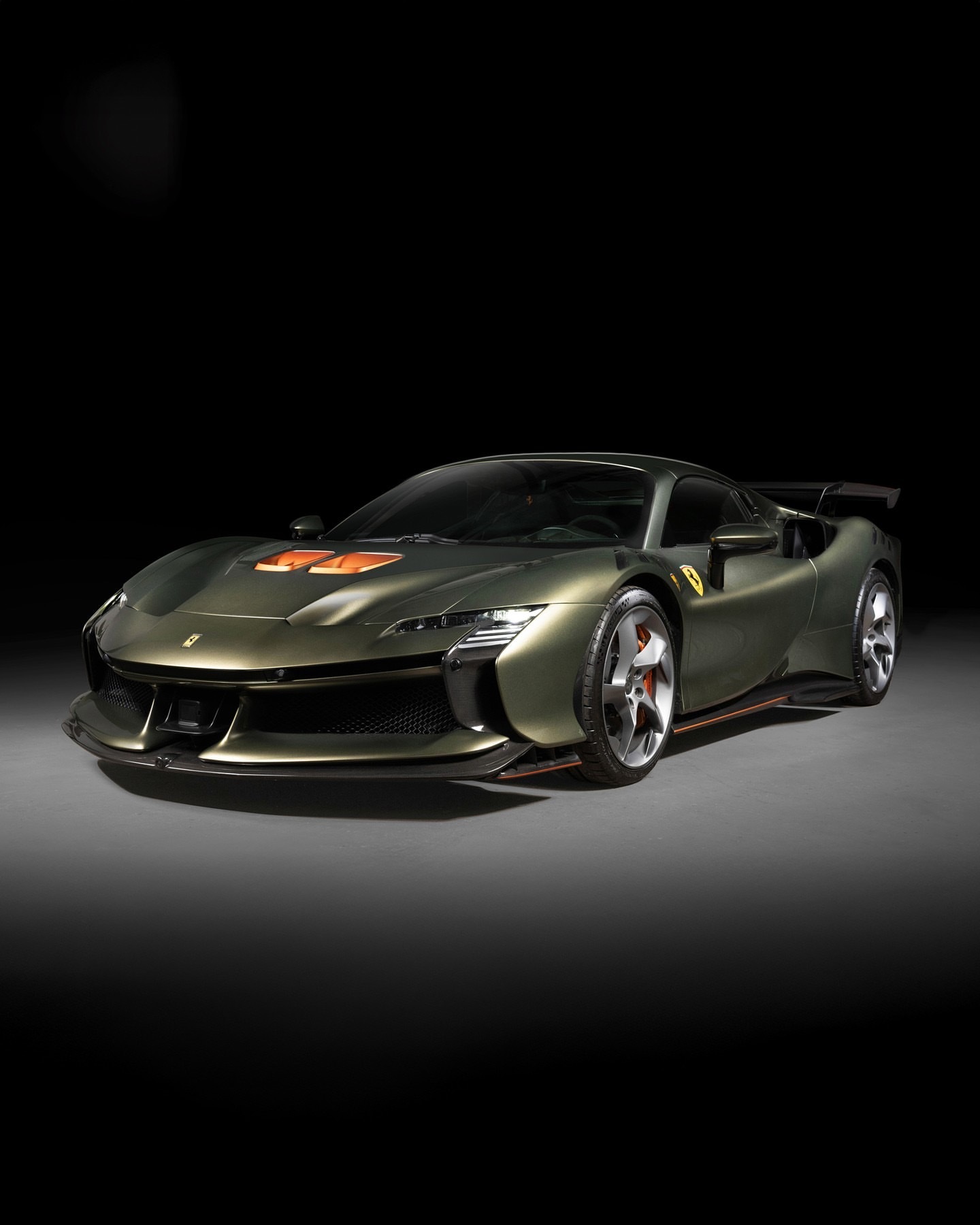 这台合法道路行驶的XX车型已经到了。法拉利近二十年来通过XX项目不断挑战性能极限